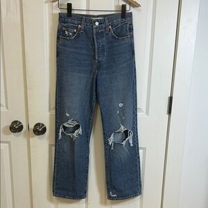 Levi’s rib cage straight ankle jeans size 26 ripped denim button fly
